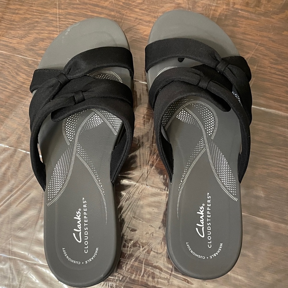 Clarks Women's Black Cloudsteppers Sandals